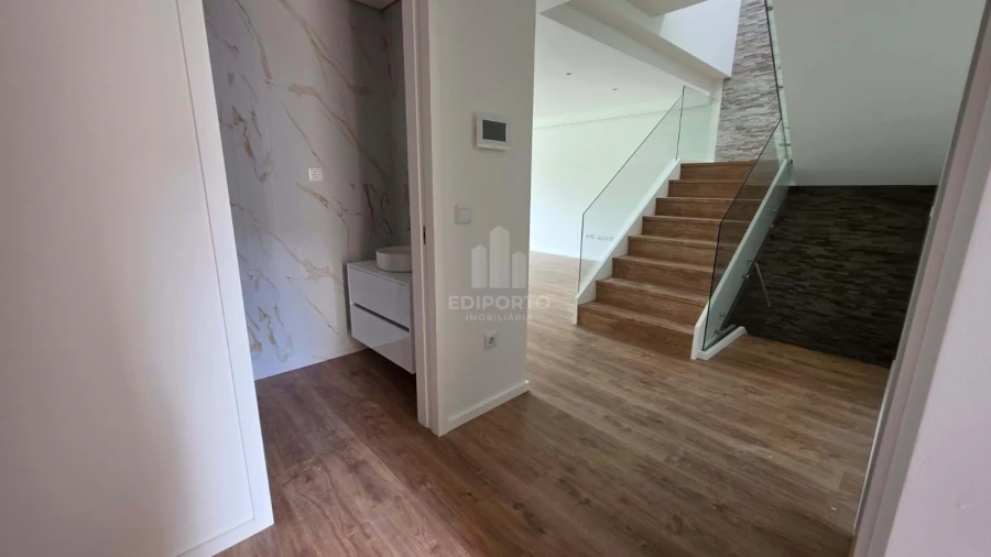 Moradia T3 para Venda em Fânzeres e São Pedro da Cova Foto 38