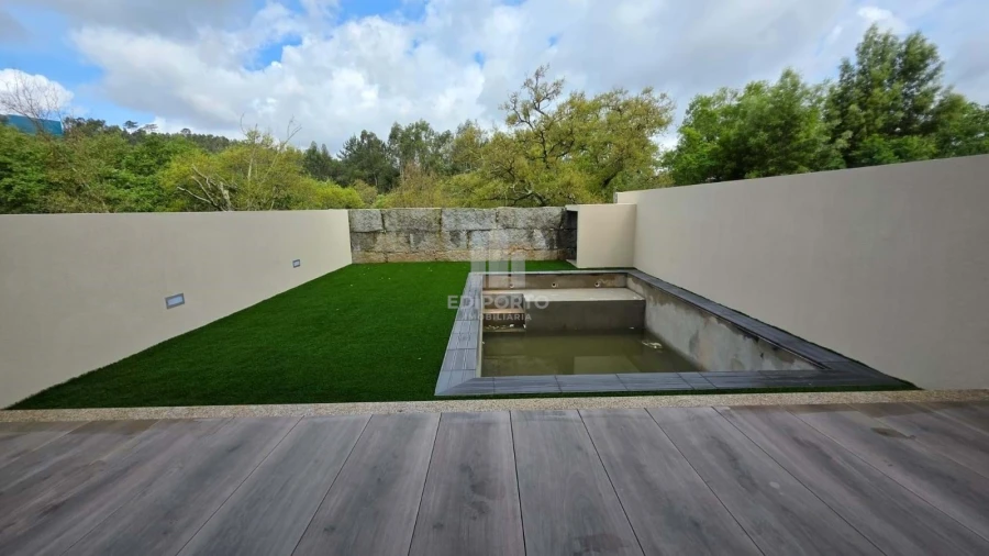 Moradia T3 para Venda em Fânzeres e São Pedro da Cova Foto 26