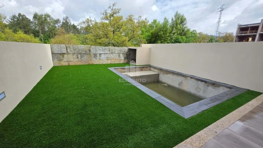 Moradia T3 para Venda em Fânzeres e São Pedro da Cova Foto 28