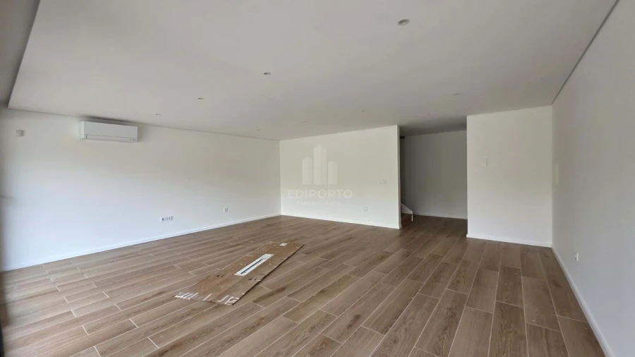 Moradia T3 para Venda em Fânzeres e São Pedro da Cova Foto 25