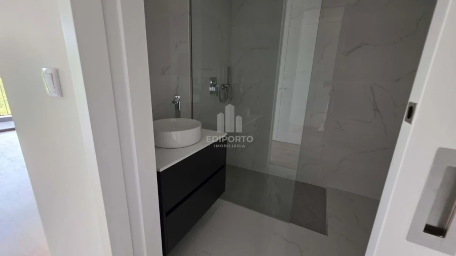 Moradia T3 para Venda em Fânzeres e São Pedro da Cova Foto 5