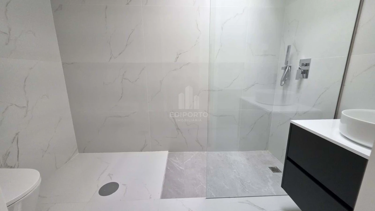 Moradia T3 para Venda em Fânzeres e São Pedro da Cova Foto 13