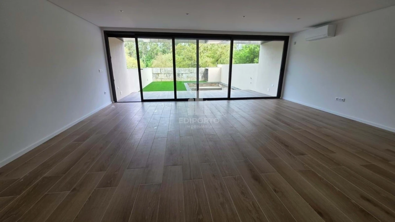 Moradia T3 para Venda em Fânzeres e São Pedro da Cova Foto 24