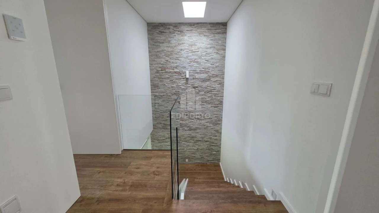 Moradia T3 para Venda em Fânzeres e São Pedro da Cova Foto 8