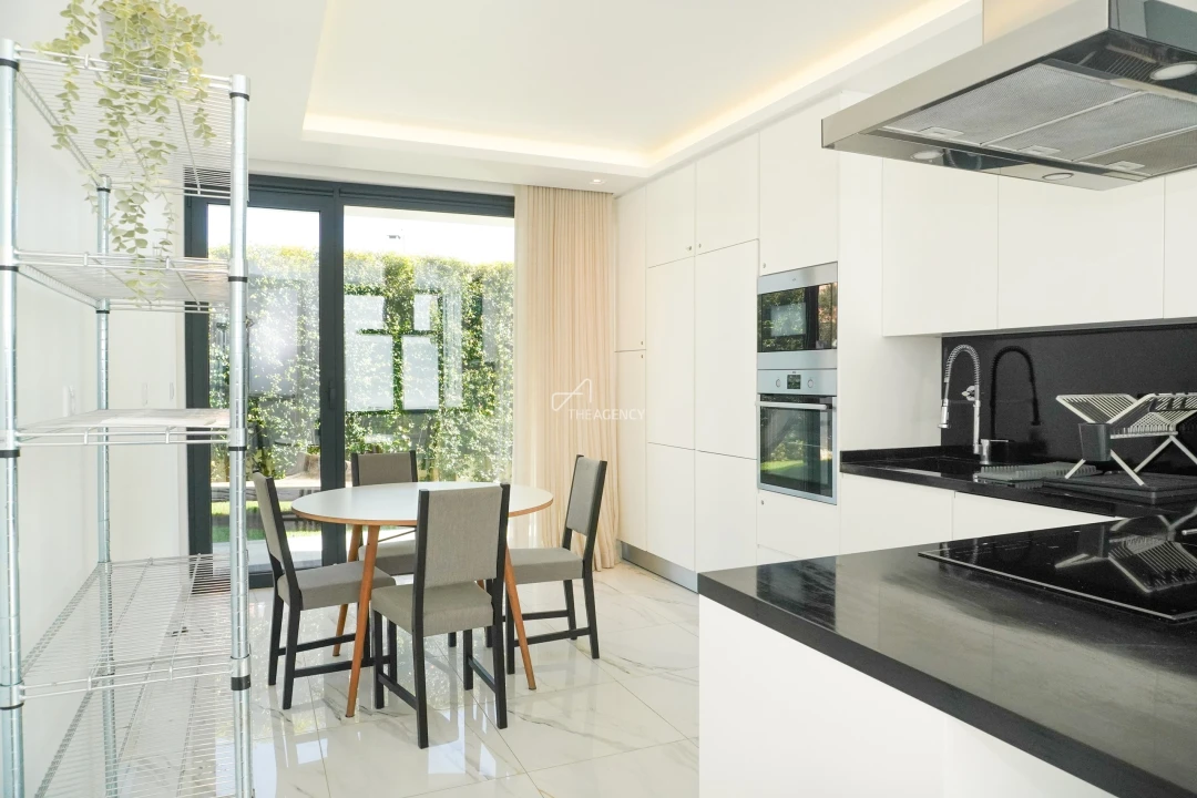 Moradia T4 para Arrendamento em Alcabideche Foto 33