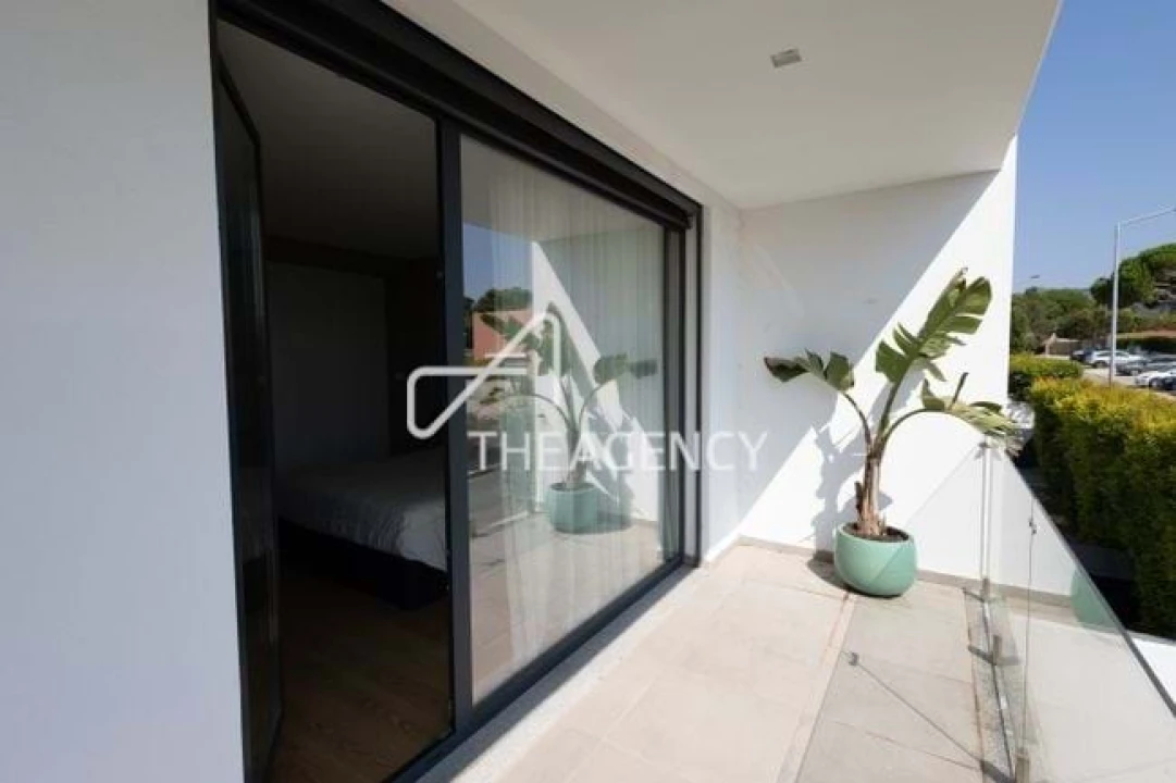 Moradia T4 para Arrendamento em Alcabideche Foto 24