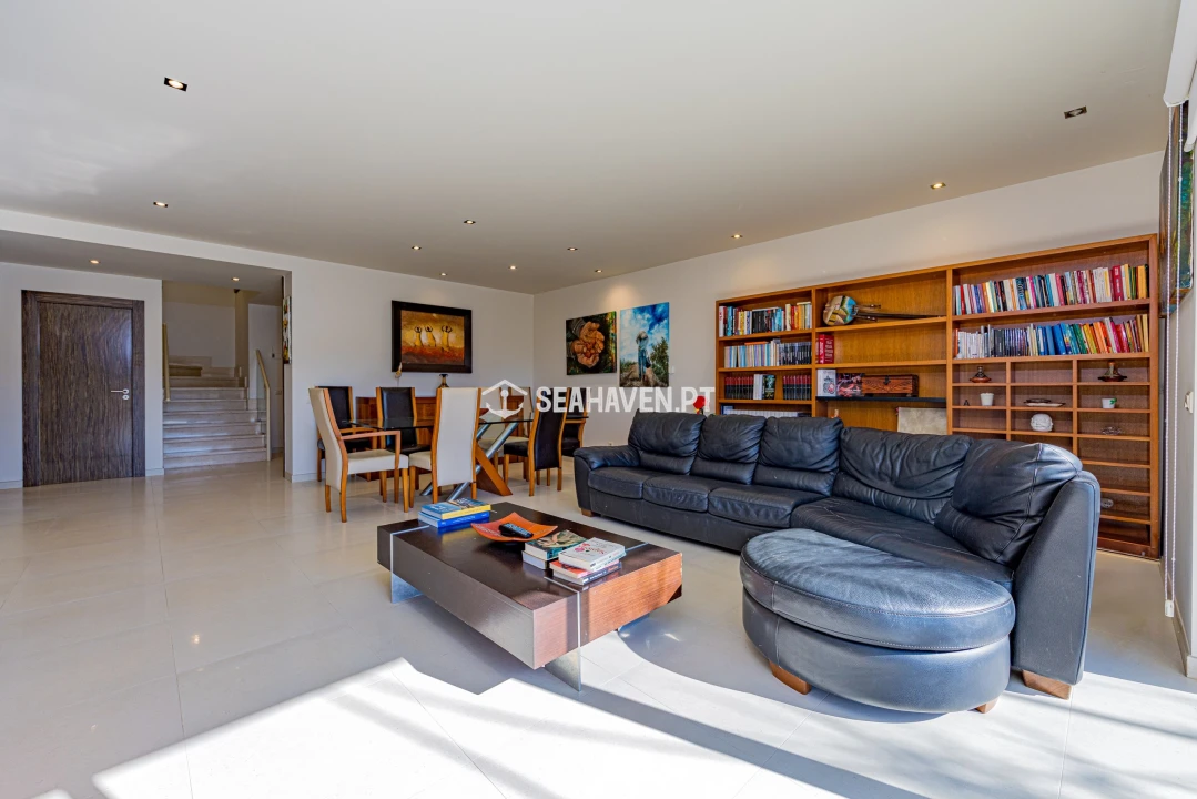 Moradia T5 para Venda em Guia Foto 4