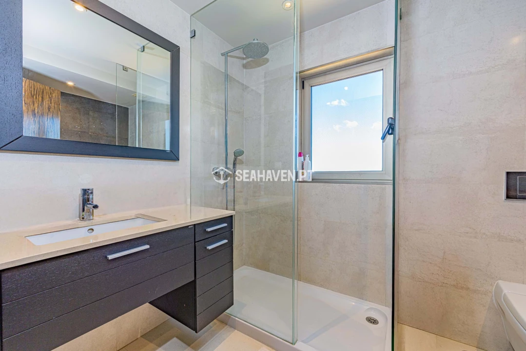 Moradia T5 para Venda em Guia Foto 20