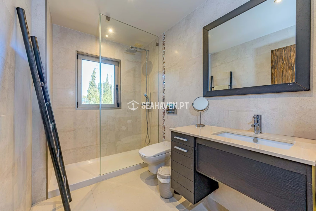 Moradia T5 para Venda em Guia Foto 28