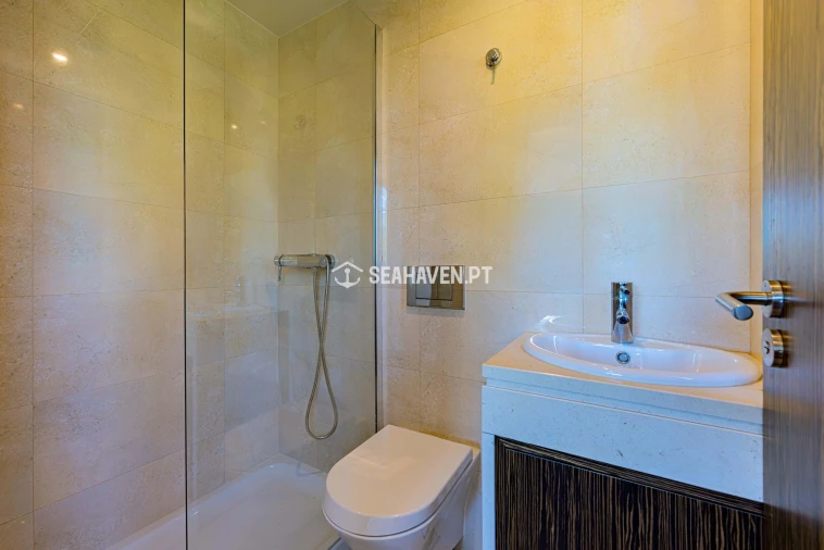 Moradia T5 para Venda em Guia Foto 21