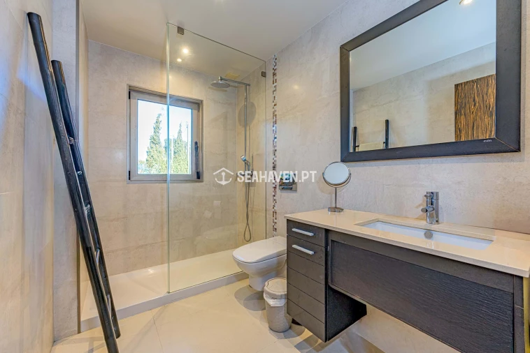 Moradia T5 para Venda em Guia Foto 28