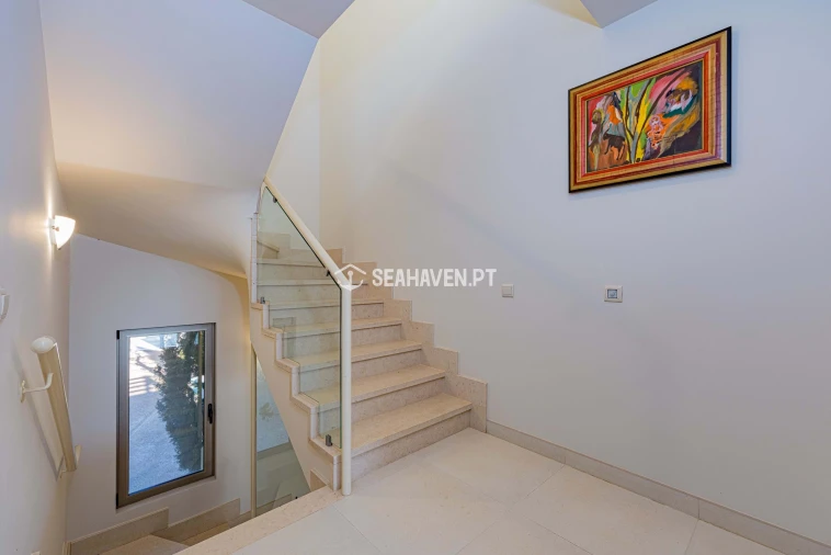 Moradia T5 para Venda em Guia Foto 18