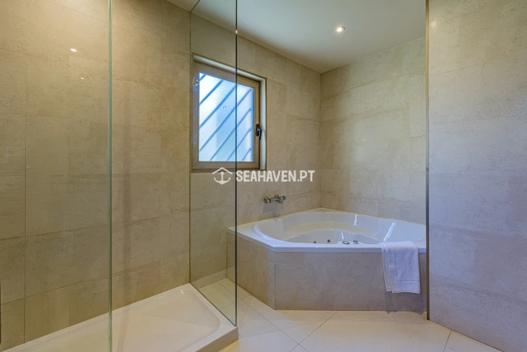 Moradia T5 para Venda em Guia Foto 12