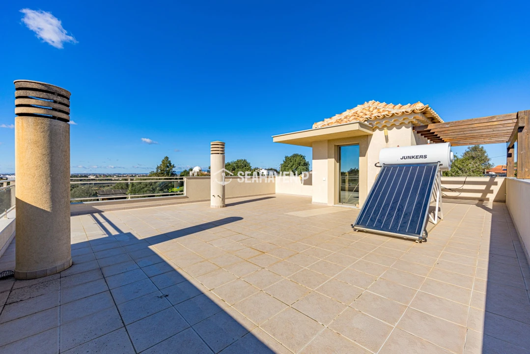 Moradia T5 para Venda em Guia Foto 30