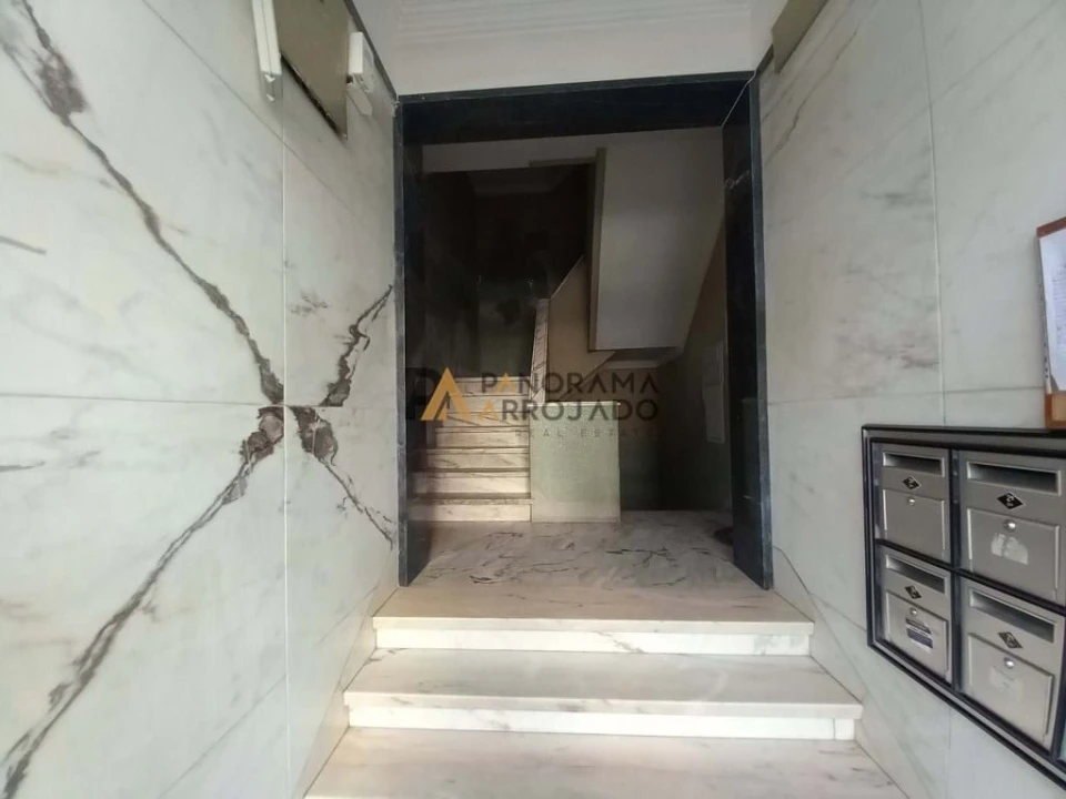 Apartamento T2 para Venda em Póvoa de Santo Adrião e Olival Basto Foto 2