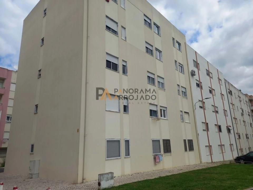 Apartamento T2 para Venda em Carregado e Cadafais Foto 38