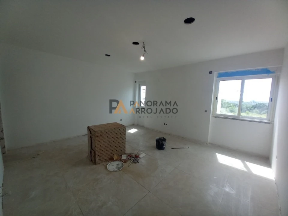 Apartamento T2 para Venda em Carregado e Cadafais Foto 52
