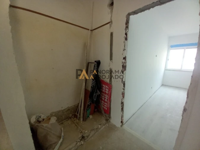 Apartamento T2 para Venda em Carregado e Cadafais Foto 13
