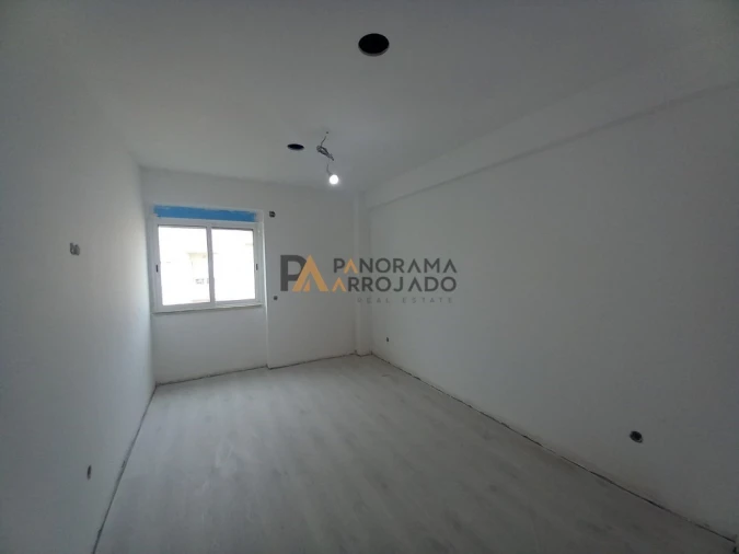 Apartamento T2 para Venda em Carregado e Cadafais Foto 43