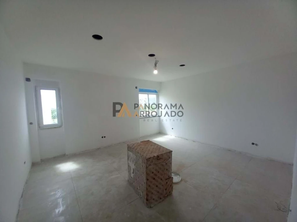 Apartamento T2 para Venda em Carregado e Cadafais Foto 51