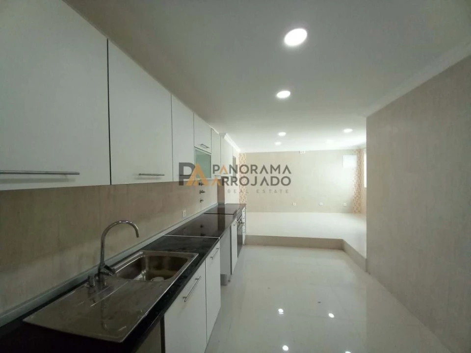 Moradia T6 para Venda em Carcavelos e Parede Foto 12