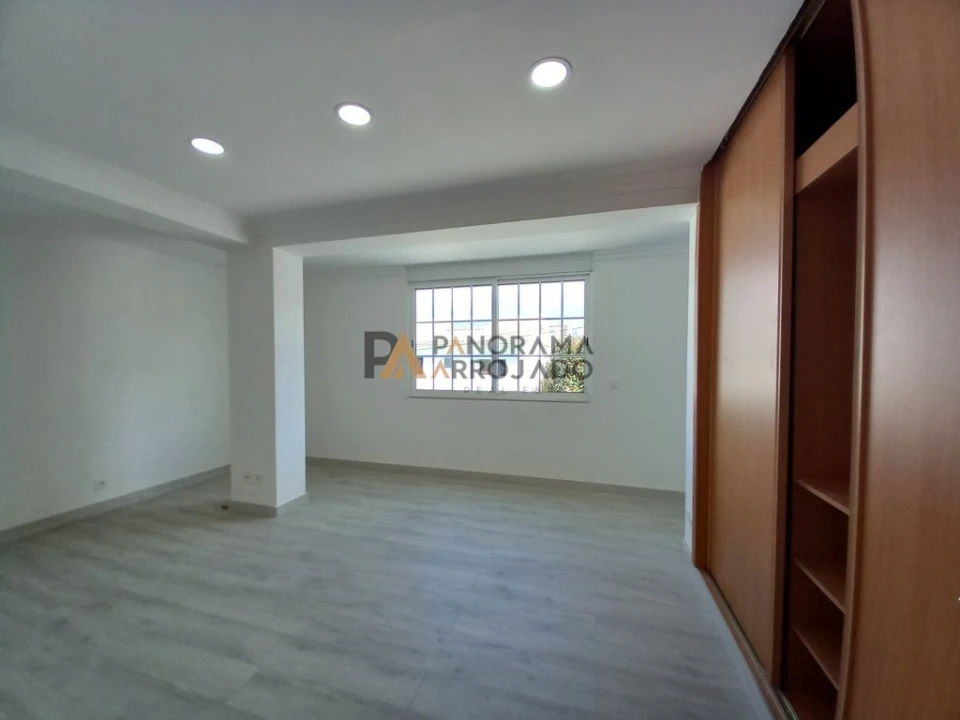 Moradia T6 para Venda em Carcavelos e Parede Foto 19