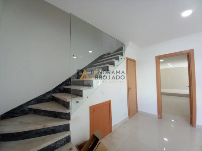 Moradia T6 para Venda em Carcavelos e Parede Foto 17