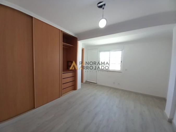 Moradia T6 para Venda em Carcavelos e Parede Foto 28