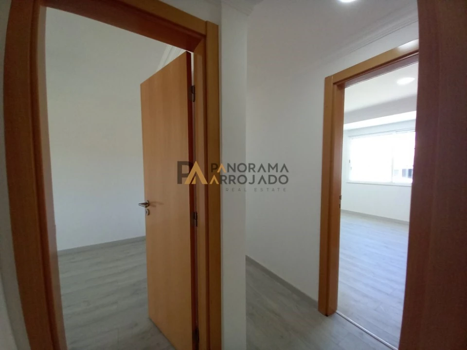 Moradia T6 para Venda em Carcavelos e Parede Foto 26