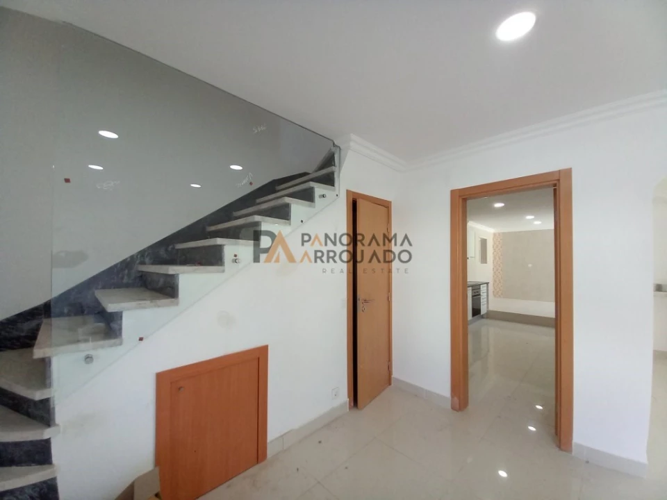 Moradia T6 para Venda em Carcavelos e Parede Foto 8