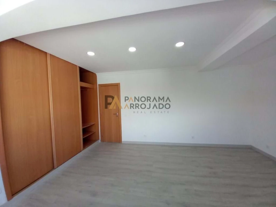 Moradia T6 para Venda em Carcavelos e Parede Foto 21