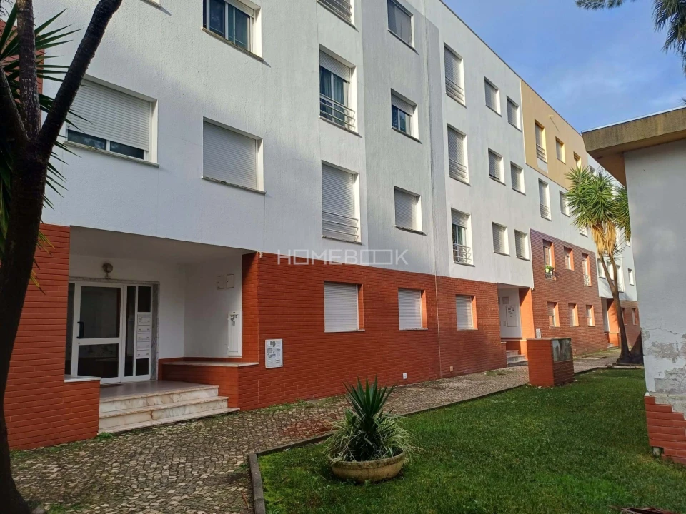 Apartamento T3 para Arrendamento em Azeitão (São Lourenço e São Simão) Foto 1