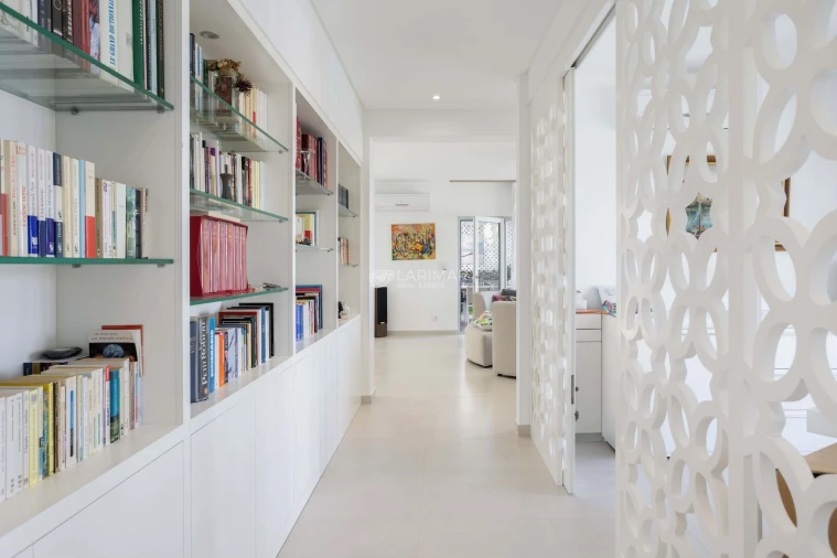 Moradia T5 para Venda em Santa Barbara de Nexe Foto 7