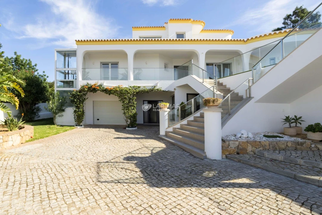 Moradia T5 para Venda em Santa Barbara de Nexe Foto 21