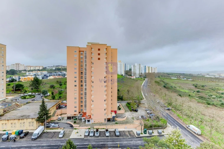 Apartamento T3 para Venda em Santo António dos Cavaleiros e Frielas Foto 7