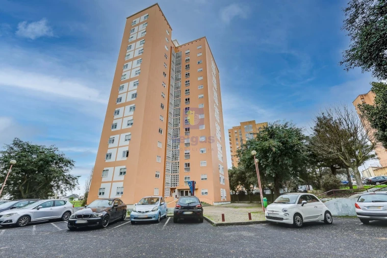 Apartamento T3 para Venda em Santo António dos Cavaleiros e Frielas Foto 6