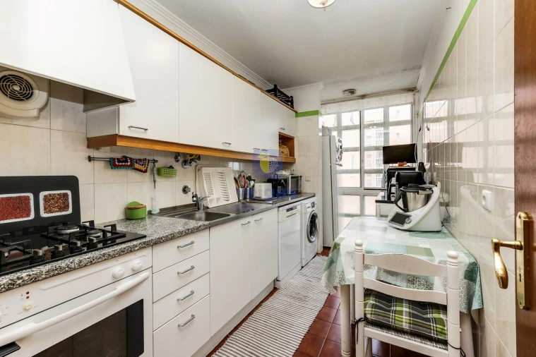 Apartamento T3 para Venda em Santo António dos Cavaleiros e Frielas Foto 2