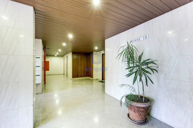 Apartamento T3 para Venda em Santo António dos Cavaleiros e Frielas Foto 32