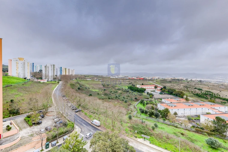 Apartamento T3 para Venda em Santo António dos Cavaleiros e Frielas Foto 31
