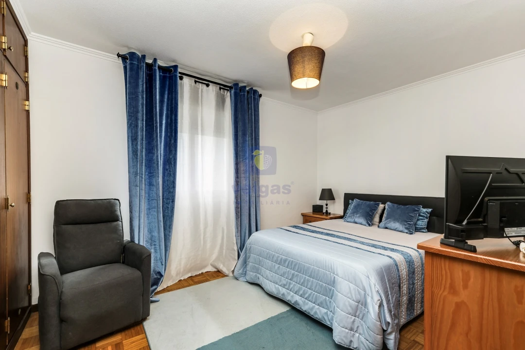 Apartamento T3 para Venda em Santo António dos Cavaleiros e Frielas Foto 3