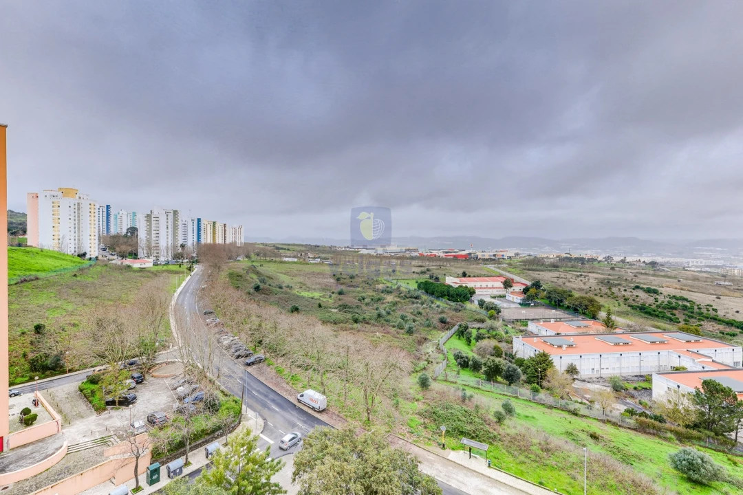 Apartamento T3 para Venda em Santo António dos Cavaleiros e Frielas Foto 31