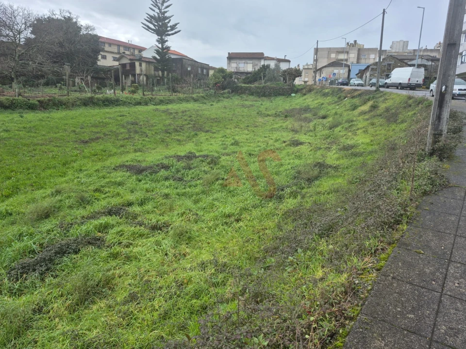 Terreno para Venda em Vila Cova da Lixa e Borba de Godim Foto 3