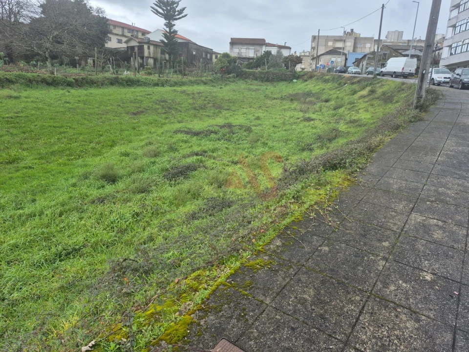 Terreno para Venda em Vila Cova da Lixa e Borba de Godim Foto 2