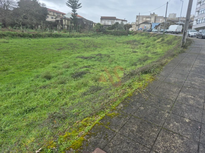 Terreno para Venda em Vila Cova da Lixa e Borba de Godim Foto 2