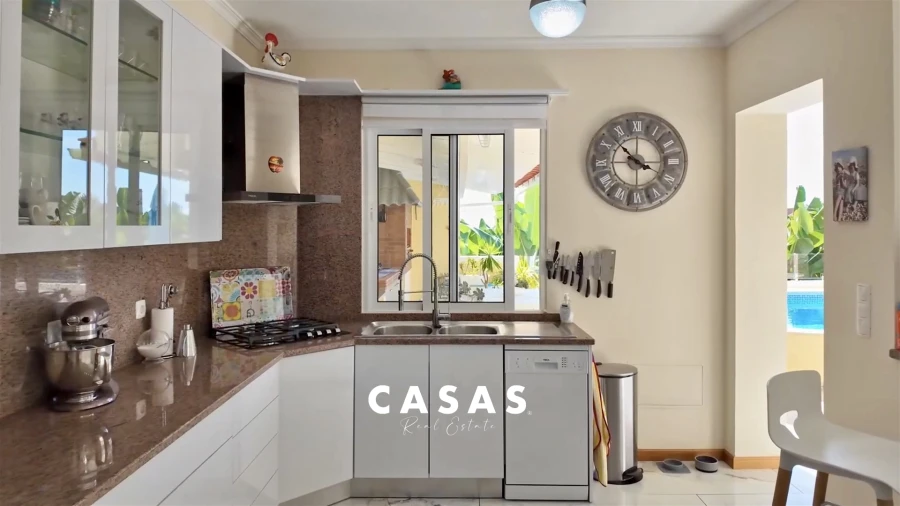 Moradia T3 para Venda em Arco da Calheta Foto 7