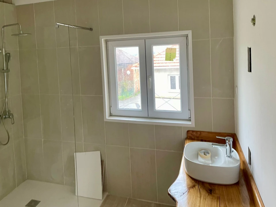 Moradia T4 para Venda em Campo de Besteiros Foto 21