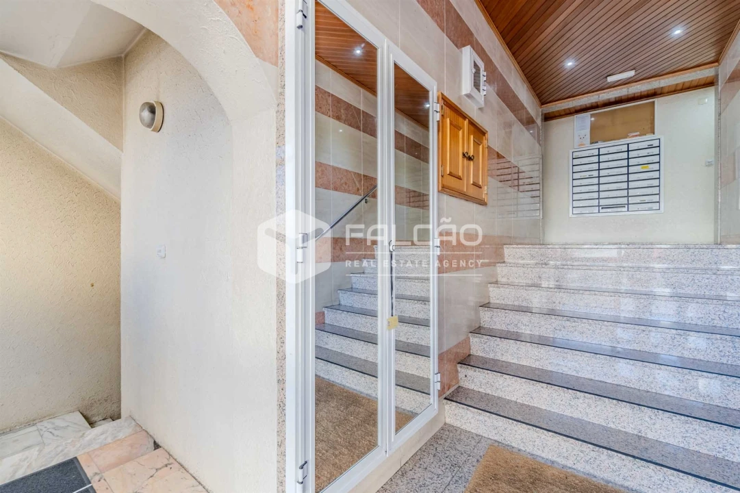 Apartamento T2 para Venda em Massamá e Monte Abraão Foto 31