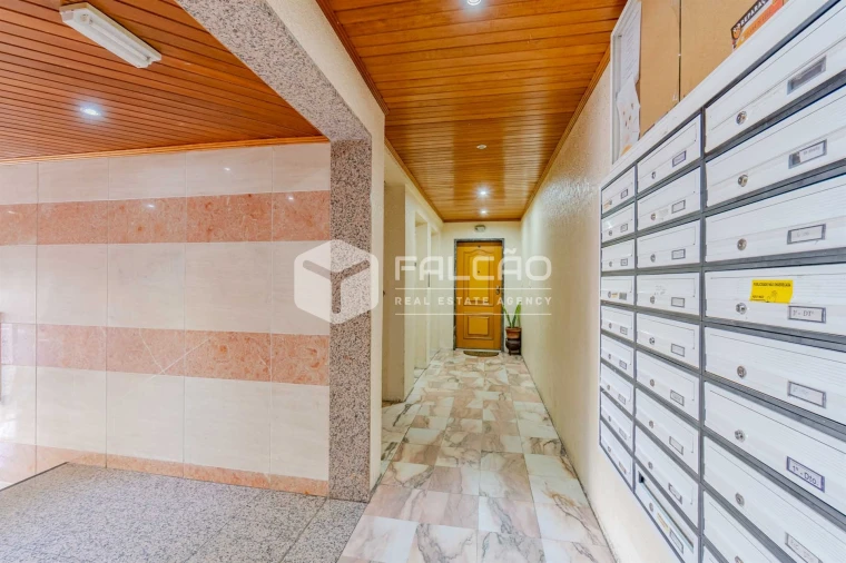 Apartamento T2 para Venda em Massamá e Monte Abraão Foto 30