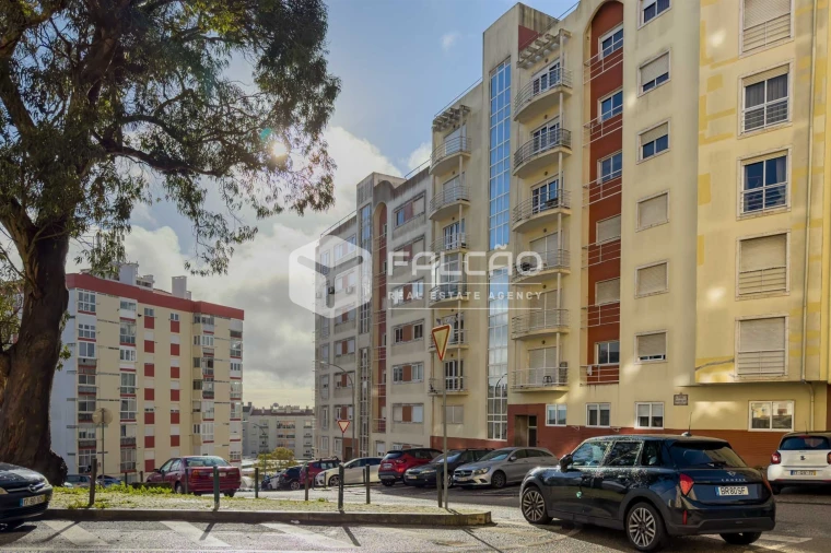 Apartamento T2 para Venda em Massamá e Monte Abraão Foto 32