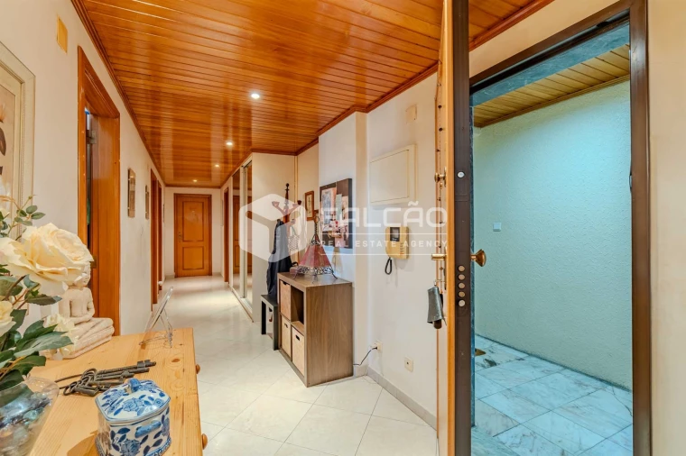 Apartamento T2 para Venda em Massamá e Monte Abraão Foto 11